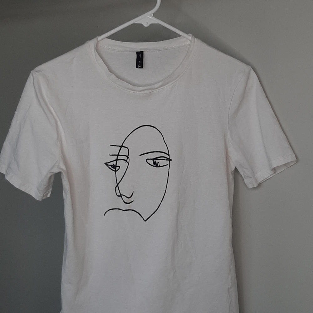 White tee, sewn abstract face